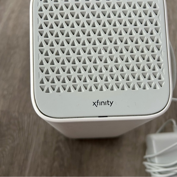 Comcast XFinity XB7-CM WiFi Modem Router - Picture 2 of 4
